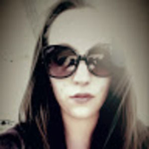 Meet your Posher, Hilary